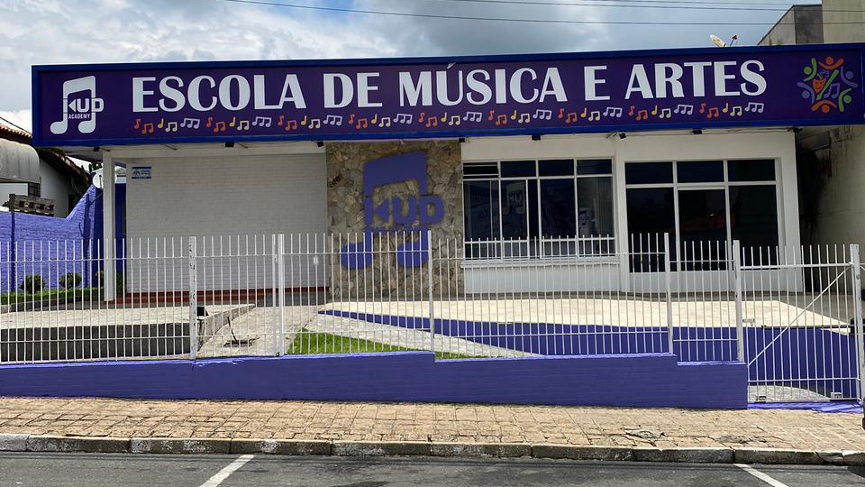 Fachada da Kud Academy Música & Artes